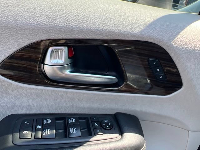 Used 2021 Chrysler Pacifica Limited AWD/4WD image 27