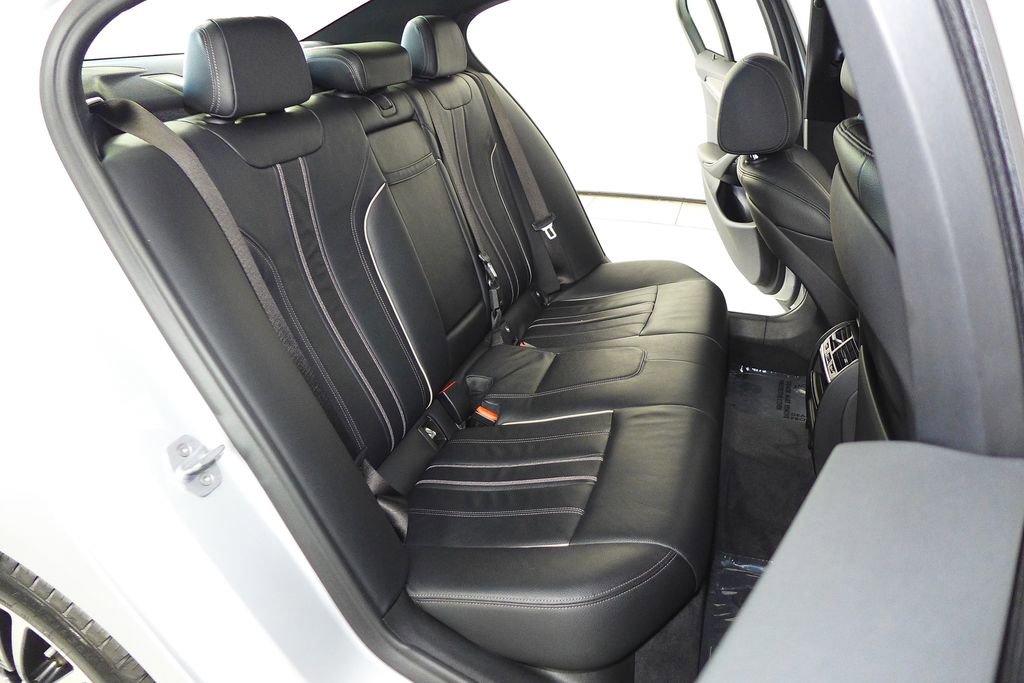 Used 2019 BMW 530e w/ Premium Package image 20
