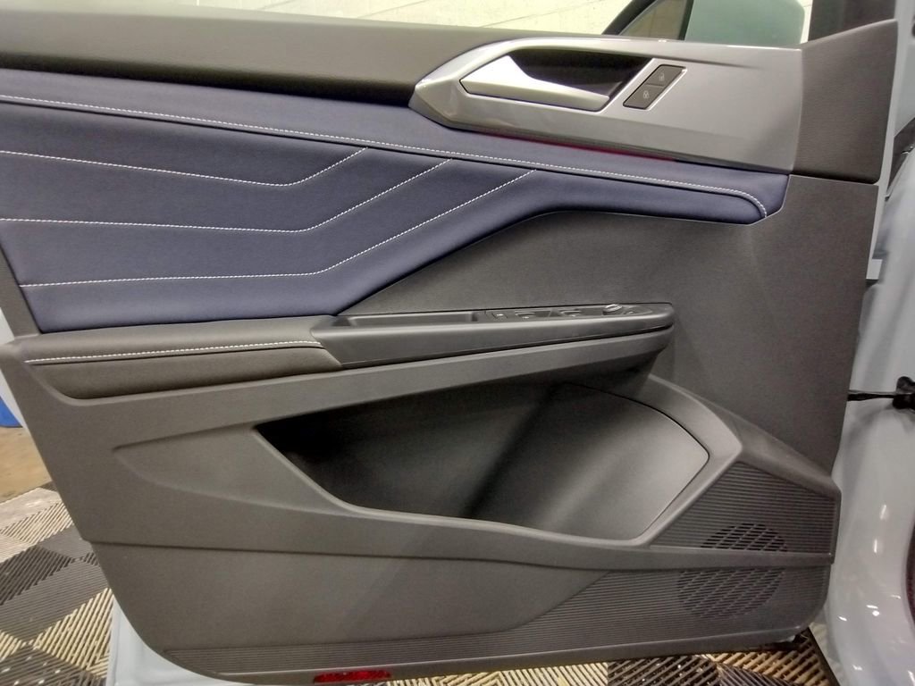 New 2026 Volkswagen Taos SEL AWD/4WD image 17