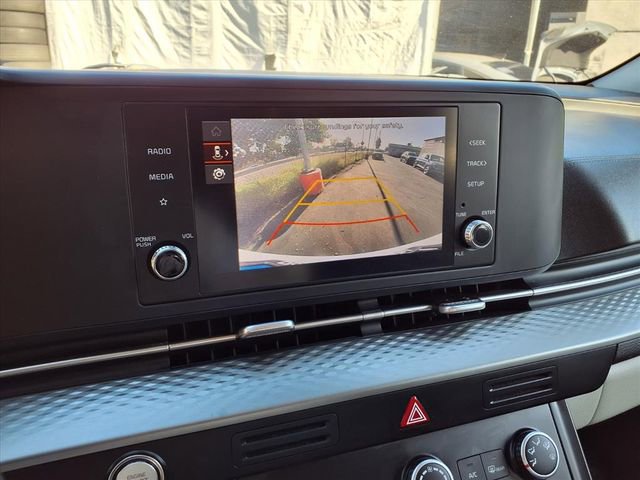 Used 2023 Kia Carnival LX image 20