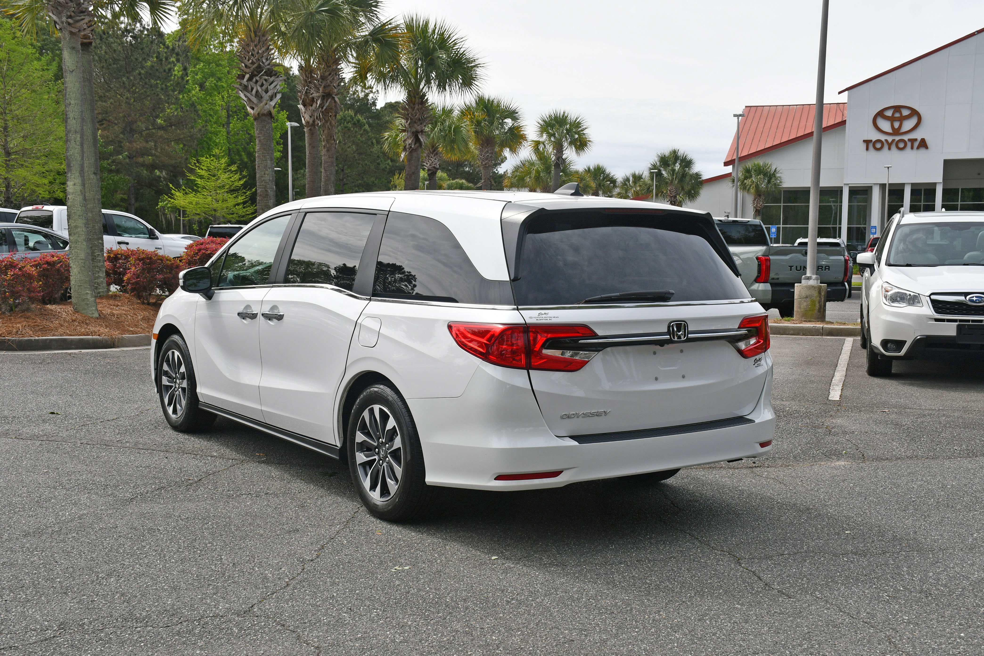 Used 2024 Honda Odyssey EX-L image 3