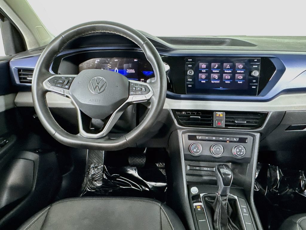 Used 2022 Volkswagen Taos SE w/ Panoramic Sunroof Package FWD image 11