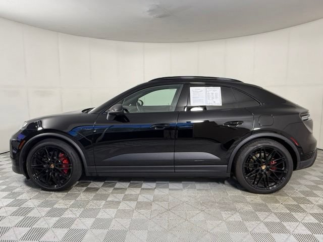 Used 2025 Porsche Macan 4S Electric AWD/4WD image 3