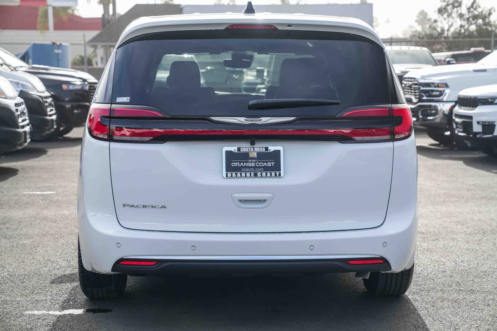 New 2026 Chrysler Pacifica Select FWD image 5