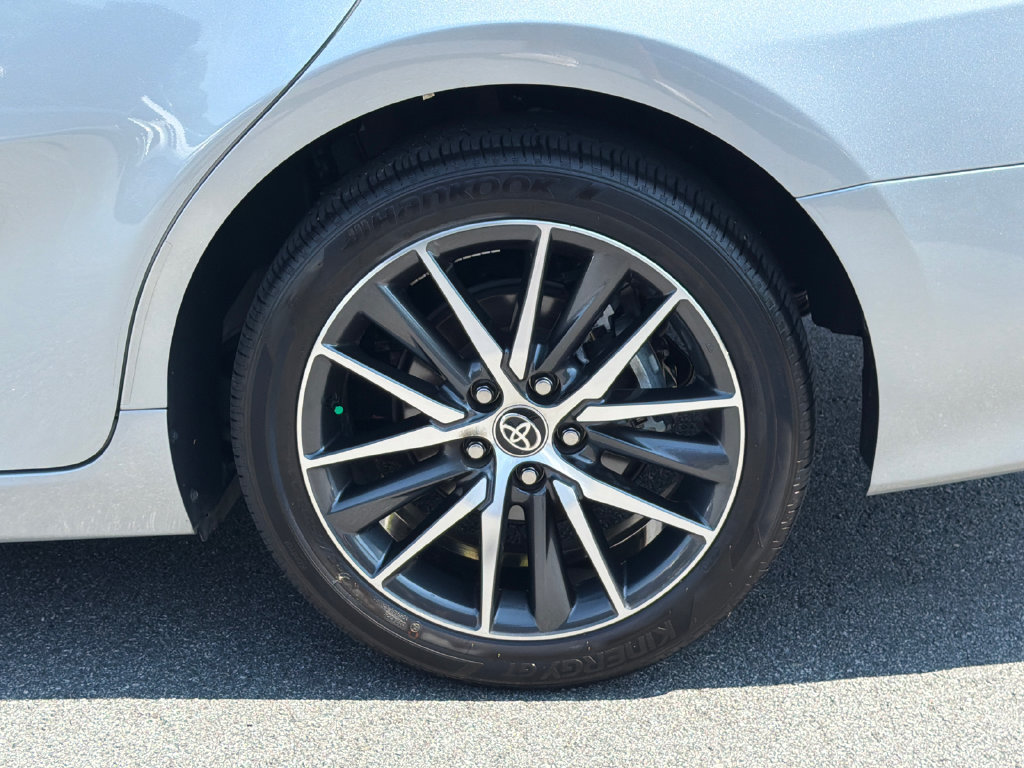 Used 2021 Toyota Camry XLE FWD image 21