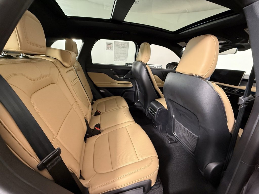 Used 2023 Lincoln Corsair Reserve w/ Equipment Group 201A image 16