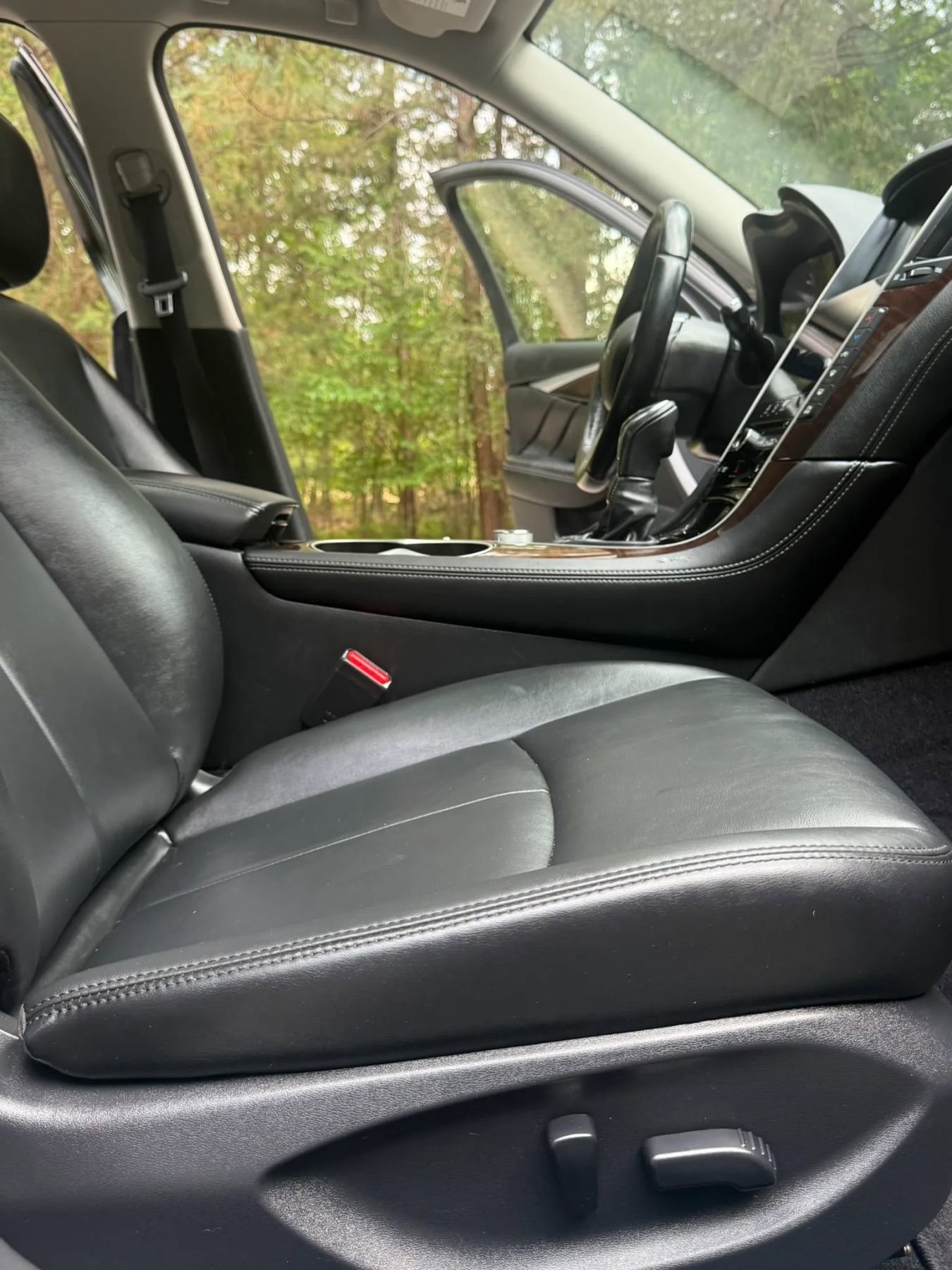 Used 2018 INFINITI Q50 Luxe w/ Essential Package (3.0T Luxe) AWD/4WD image 13