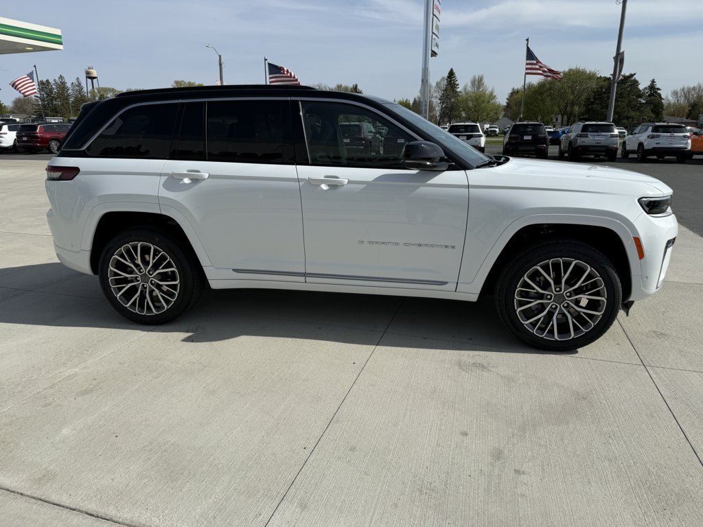 New 2026 Jeep Grand Cherokee Summit w/ Adv Protech Group IV AWD/4WD image 9