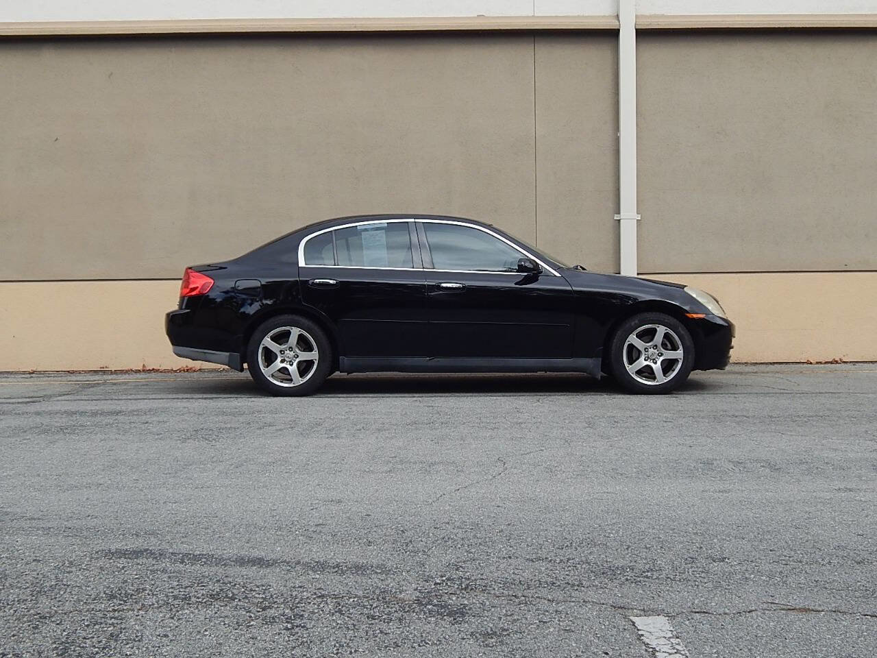 Used 2004 INFINITI G35 Sedan w/ Sport-Tuned Suspension Pkg image 2