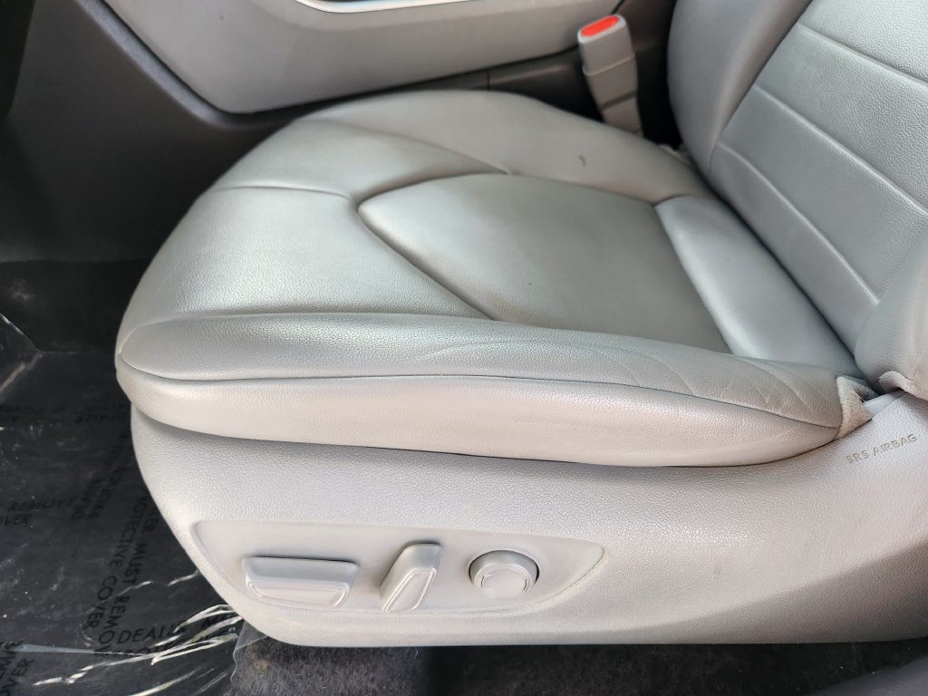 Used 2022 Toyota Highlander XLE AWD/4WD image 13