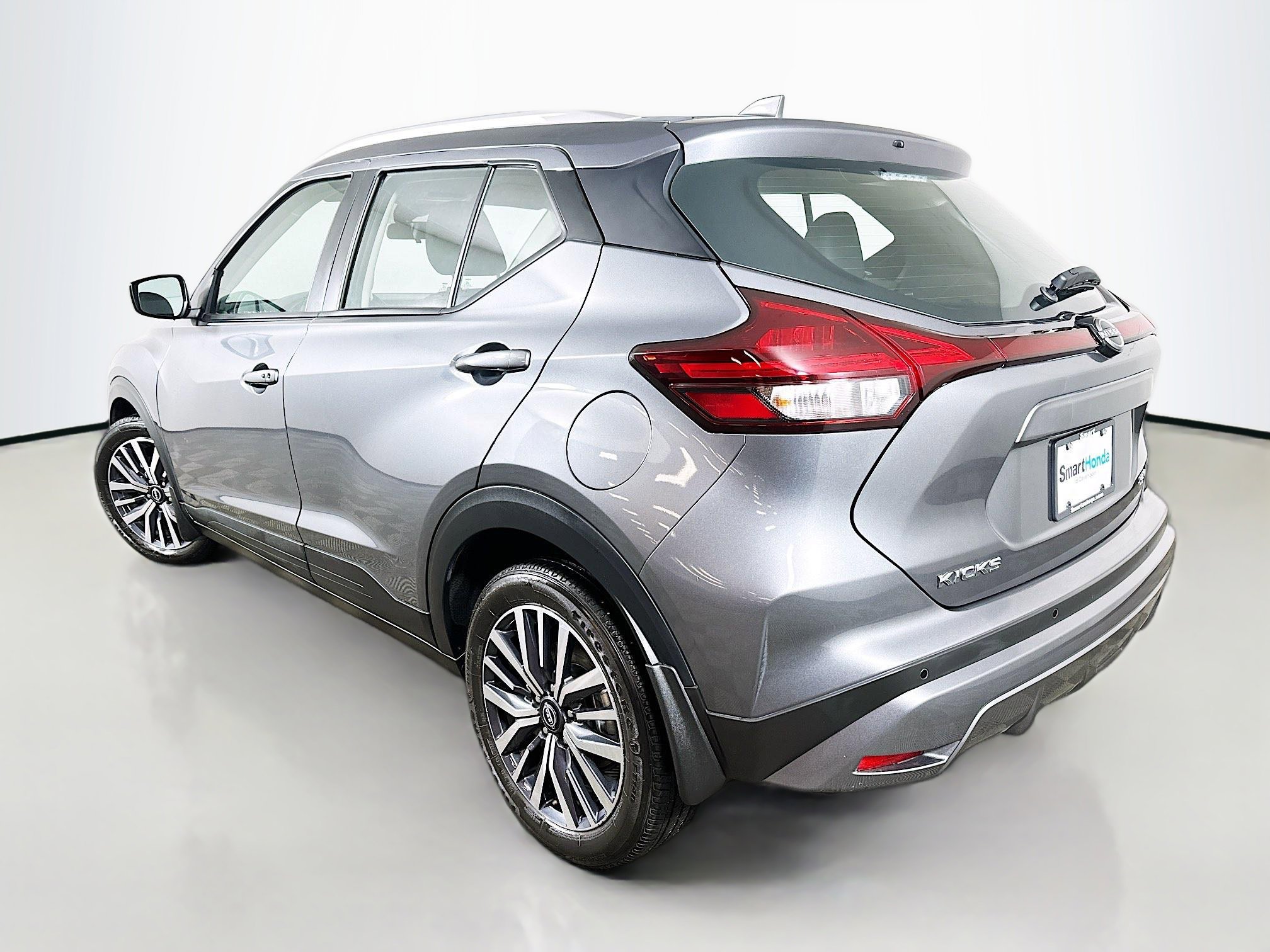 Used 2023 Nissan Kicks SV image 5