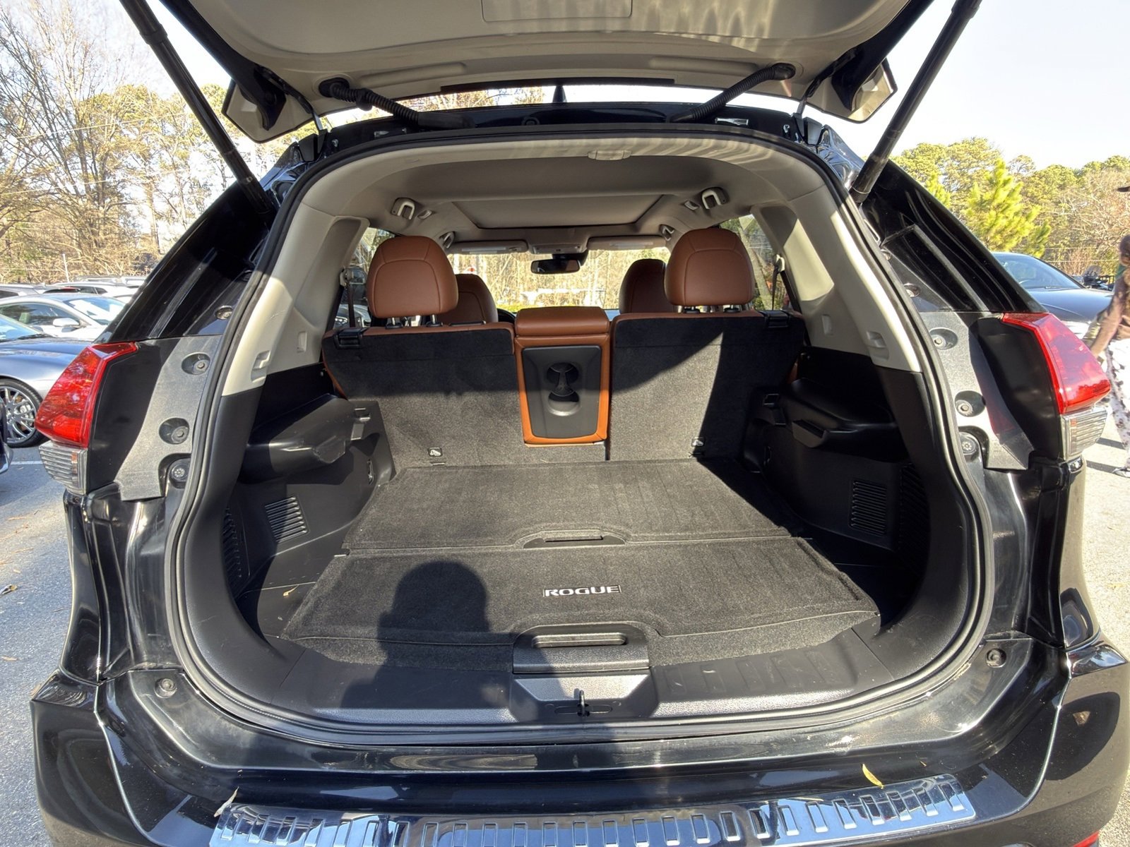 Used 2018 Nissan Rogue SL w/ Premium Package image 12