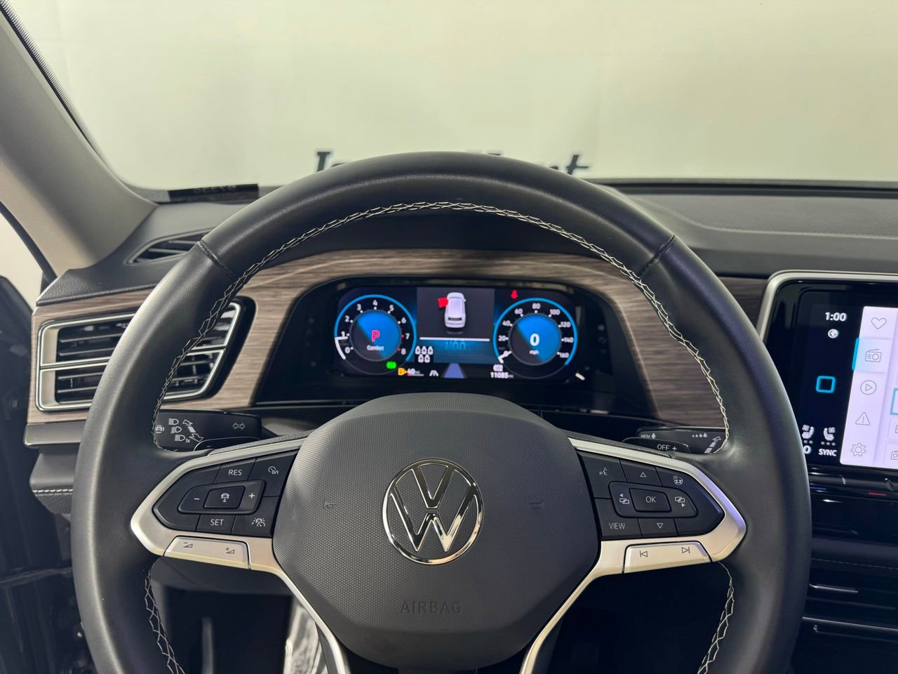 Used 2025 Volkswagen Atlas SEL image 23