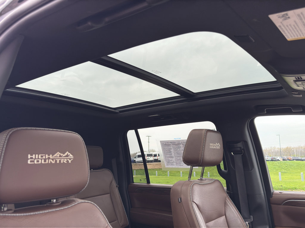 Used 2023 Chevrolet Suburban High Country AWD/4WD image 32