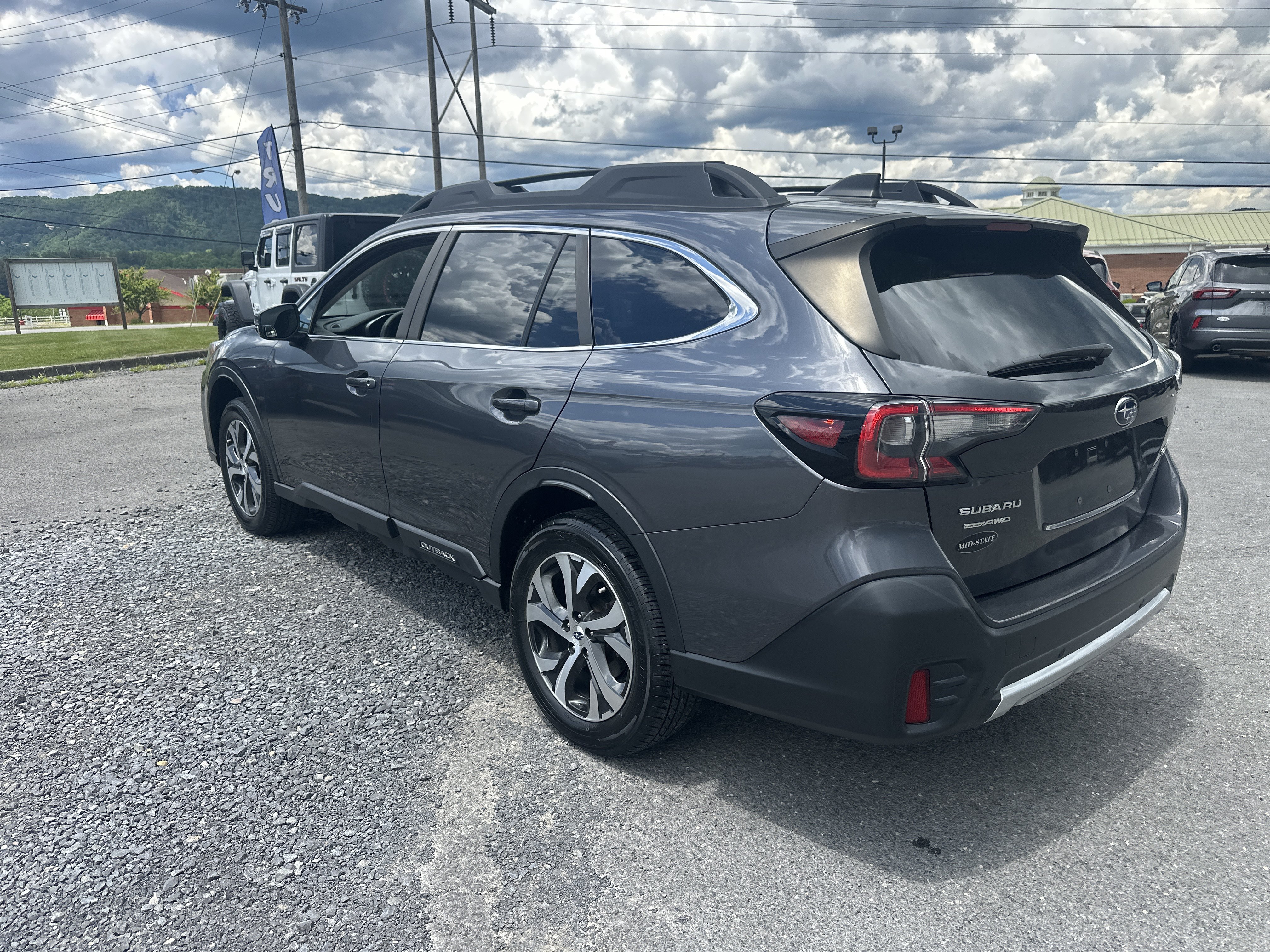 Used 2022 Subaru Outback Limited AWD/4WD image 5