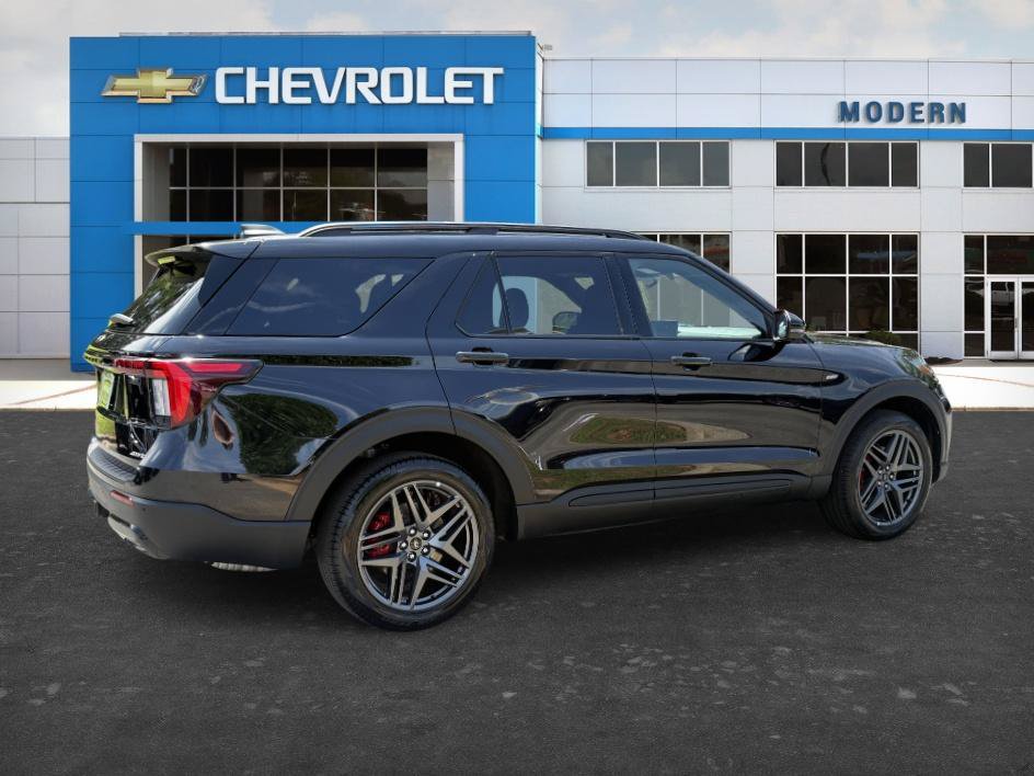 Used 2025 Ford Explorer ST-Line w/ ST-Line Street Pack AWD/4WD image 5
