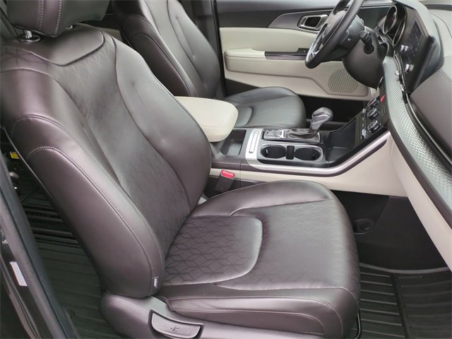 Used 2024 Kia Carnival LX image 27