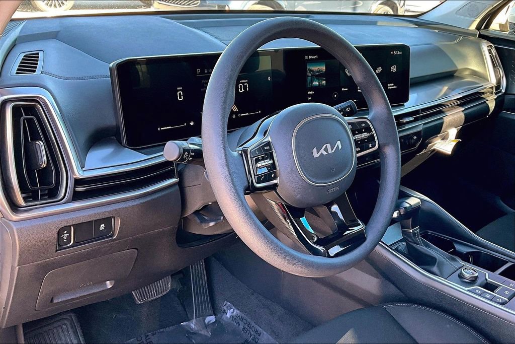Used 2025 Kia Sorento LX image 16
