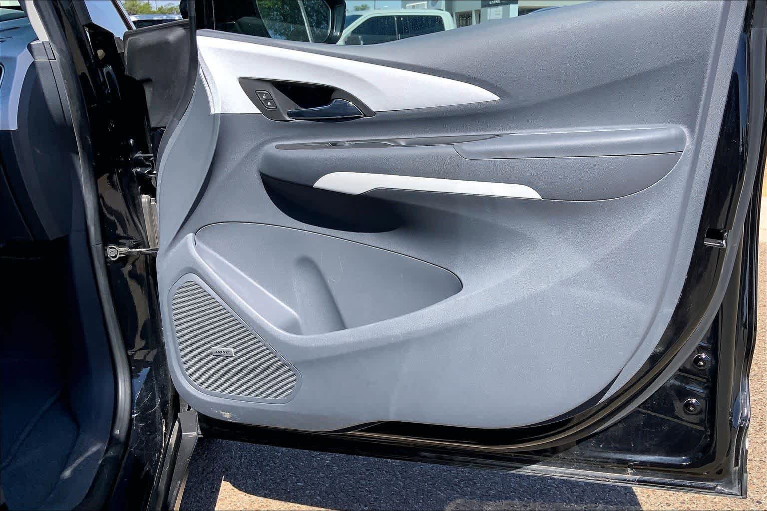 Used 2019 Chevrolet Bolt Premier w/ Infotainment Package FWD image 21