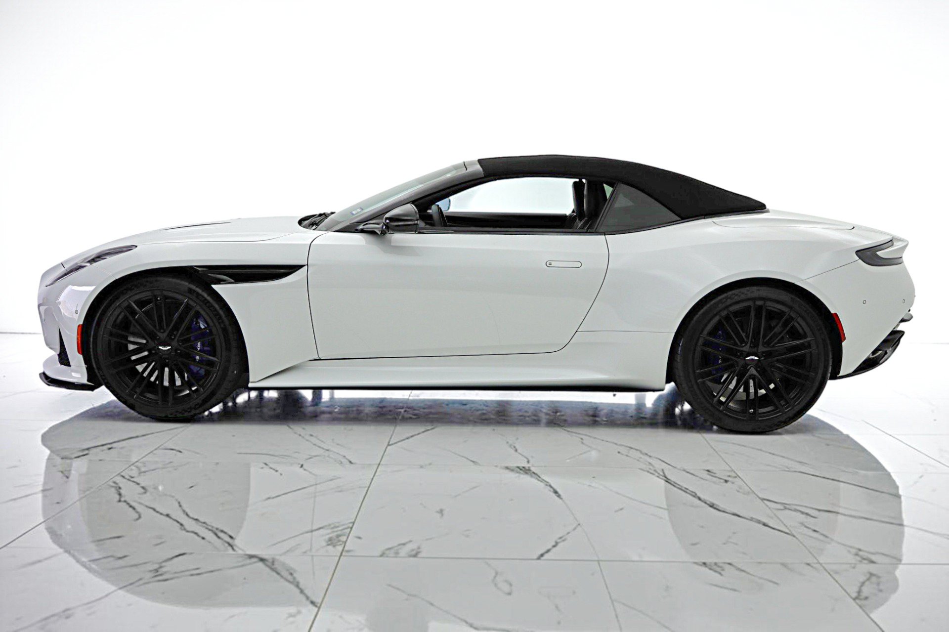 Used 2024 Aston Martin DB12 Convertible RWD image 26
