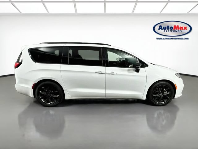 Used 2025 Chrysler Pacifica Limited FWD image 8