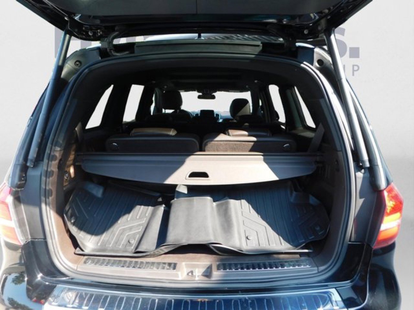 Used 2018 Mercedes-Benz GLS 450 4MATIC image 9