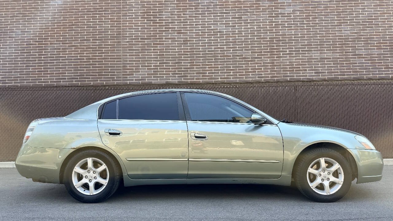 Used 2005 Nissan Altima 2.5 S w/ (F01) Convenience Pkg FWD image 2