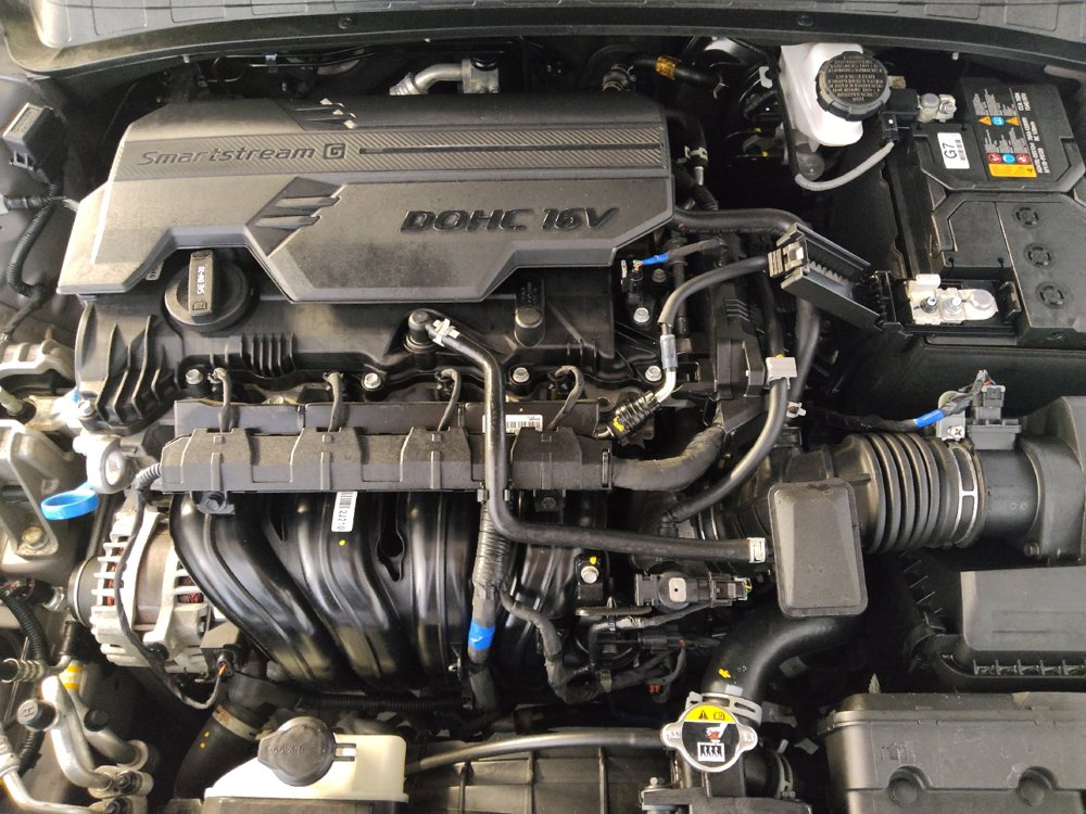 Used 2025 Hyundai Elantra SE FWD image 30