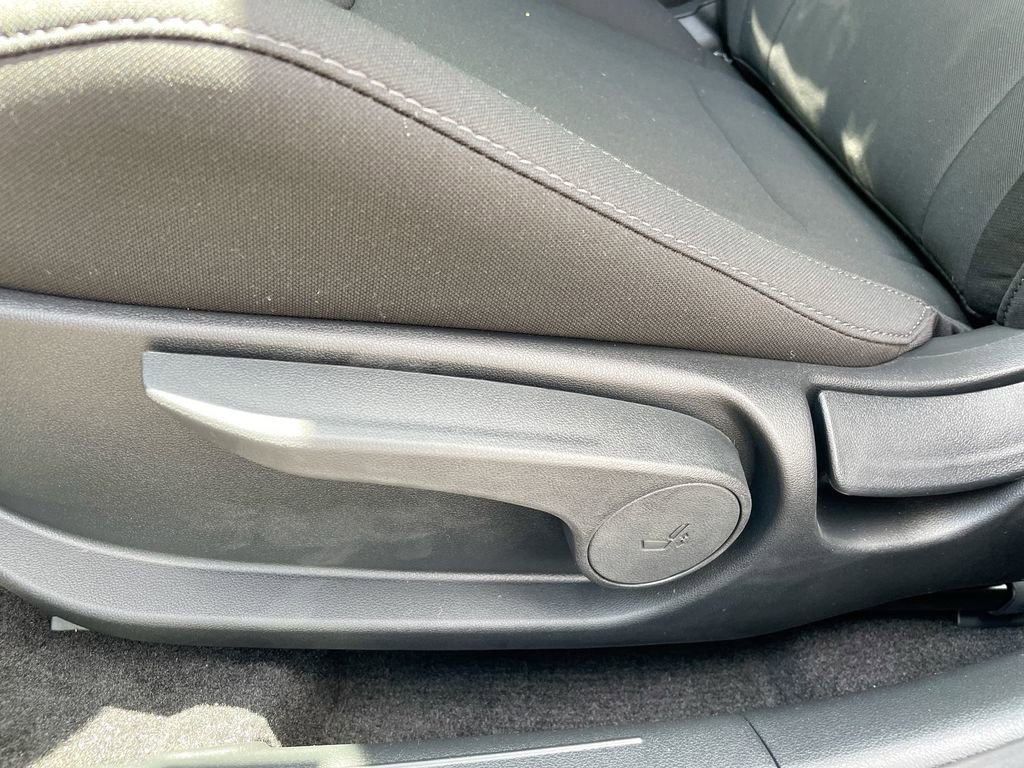 Certified 2025 Hyundai Elantra Hybrid FWD image 30