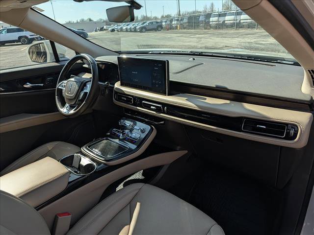 Used 2022 Lincoln Nautilus Reserve image 16