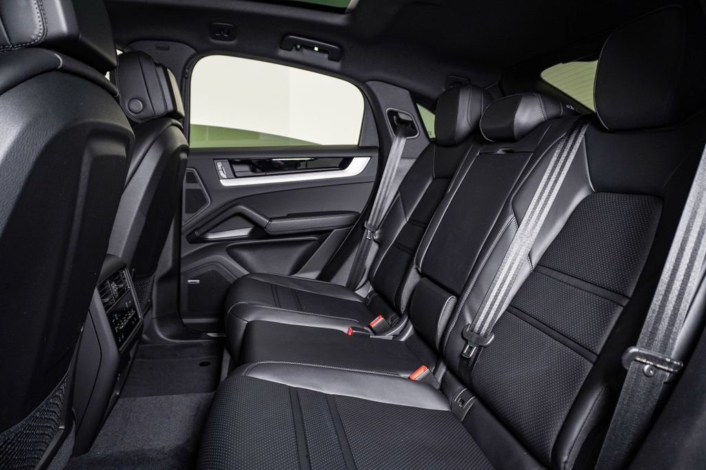 New 2026 Porsche Cayenne Coupe AWD/4WD image 17