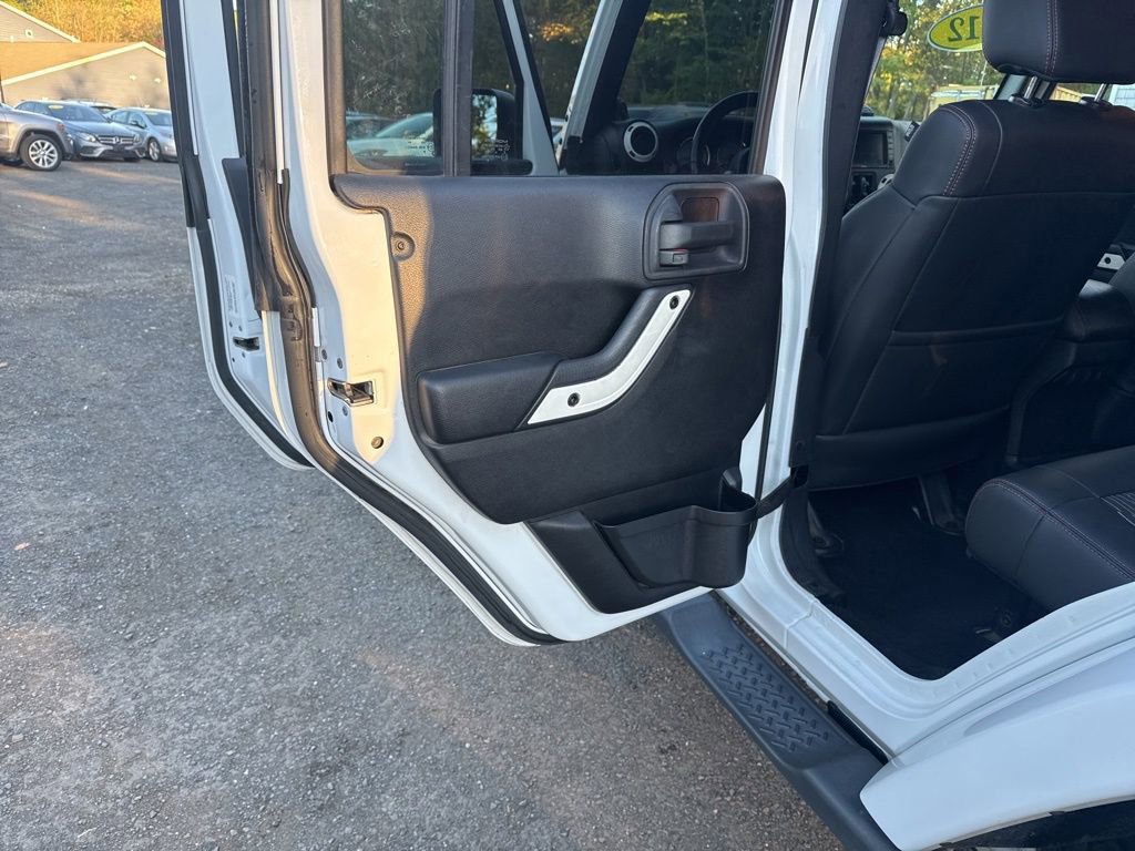 Used 2012 Jeep Wrangler Unlimited Sahara image 41