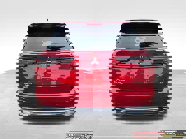 Used 2025 Mitsubishi Outlander SE image 4