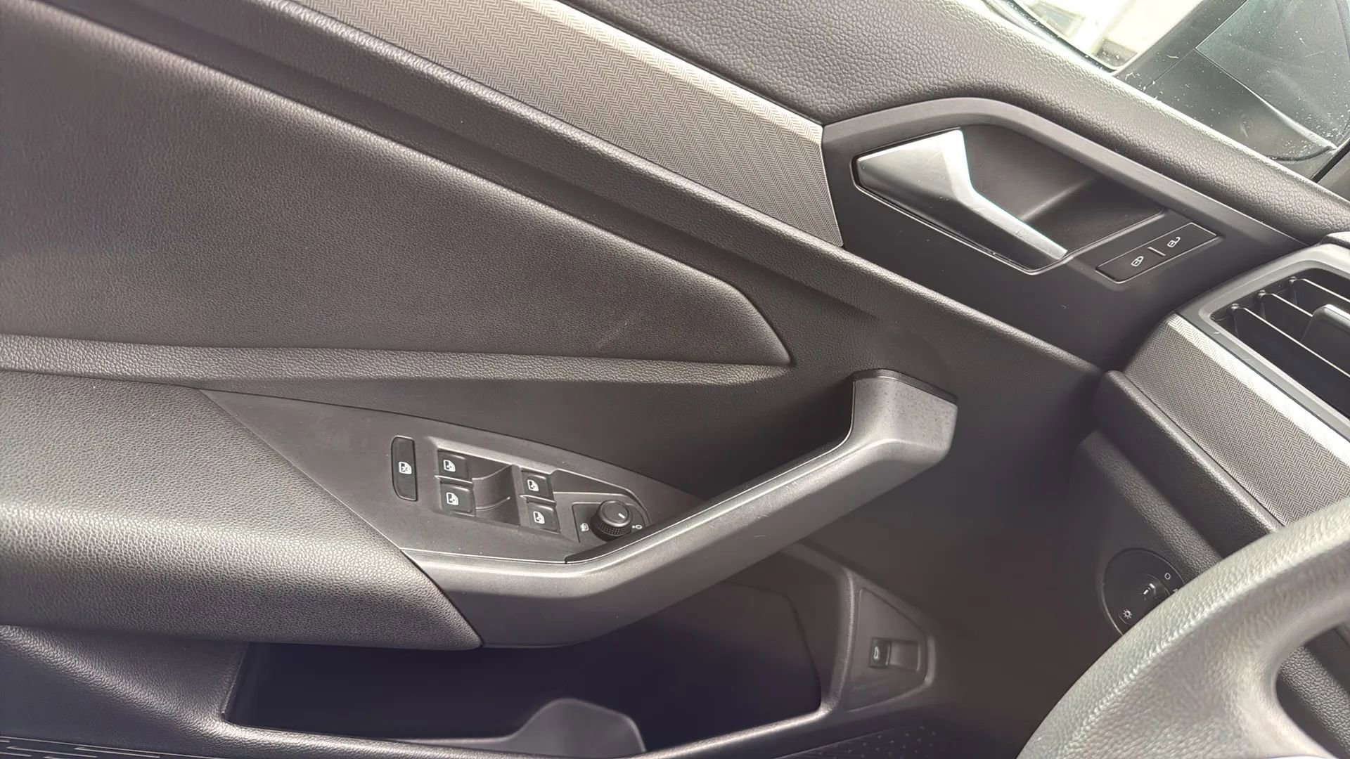 Used 2019 Volkswagen Jetta S w/ Driver Assistance Package image 22