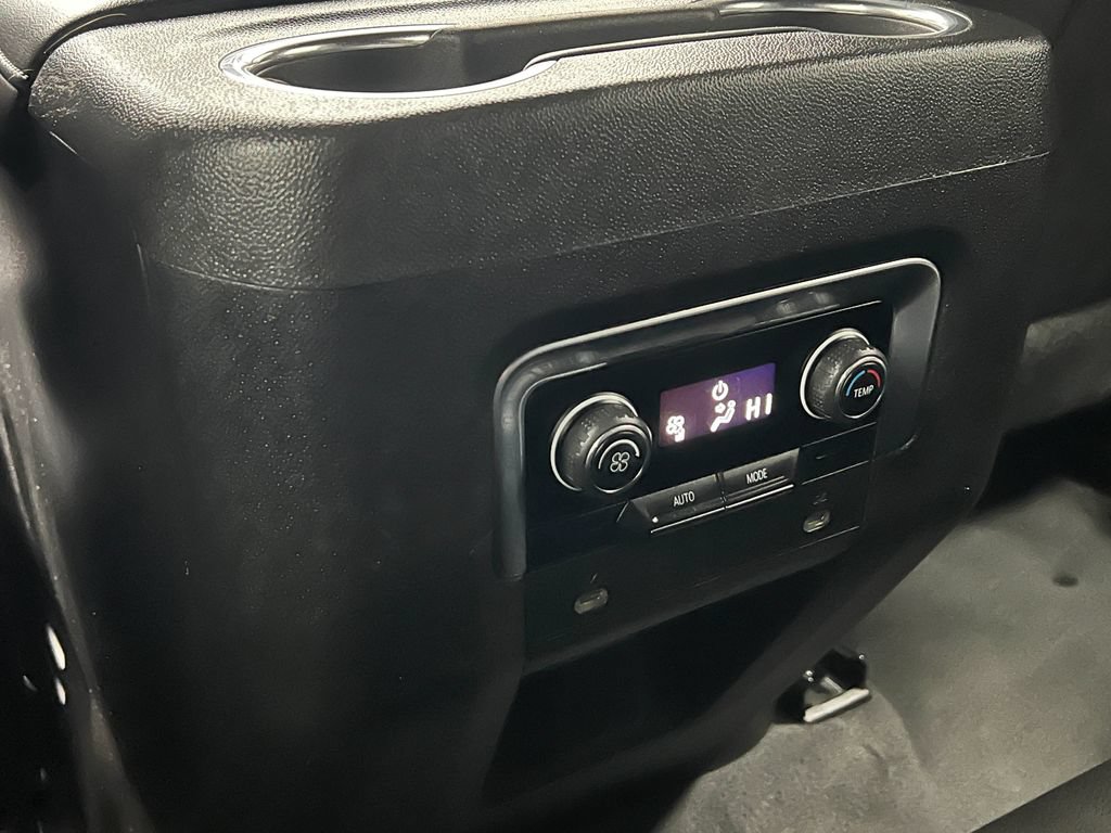 Used 2022 Chevrolet Suburban LT AWD/4WD image 27