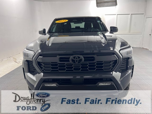 Used 2024 Toyota Tacoma TRD Off-Road image 2