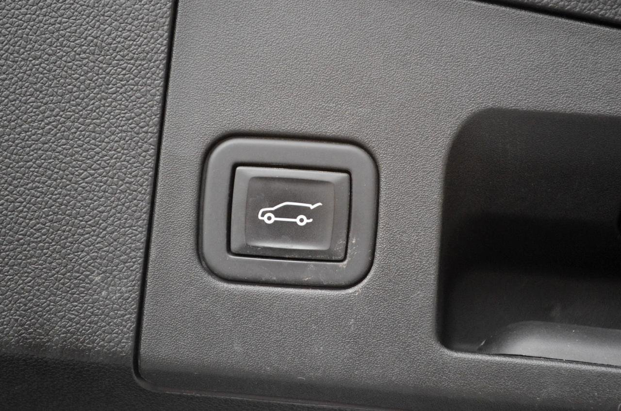 Used 2024 Cadillac XT4 Sport image 16