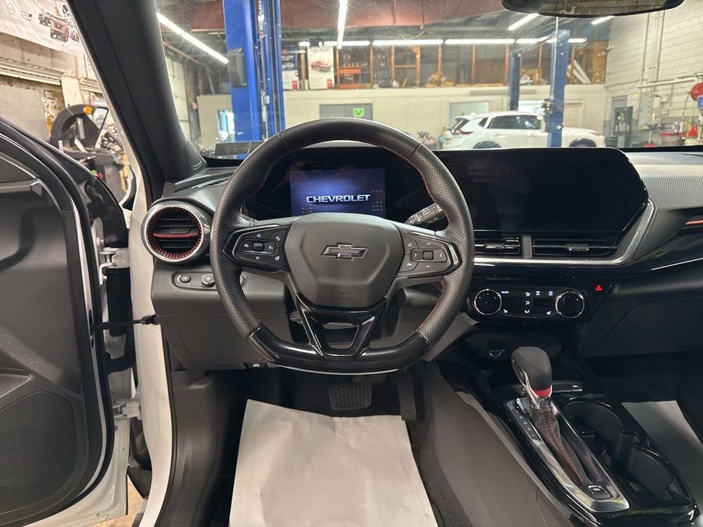 Used 2024 Chevrolet Trax RS w/ Driver Confidence Package image 14