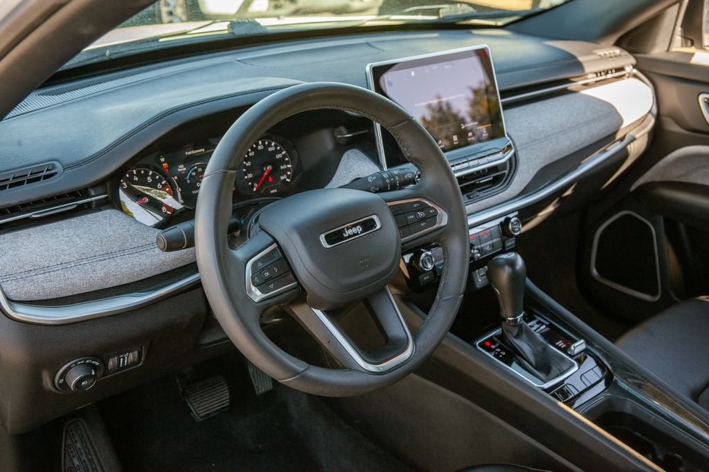 Used 2023 Jeep Compass Latitude AWD/4WD image 10