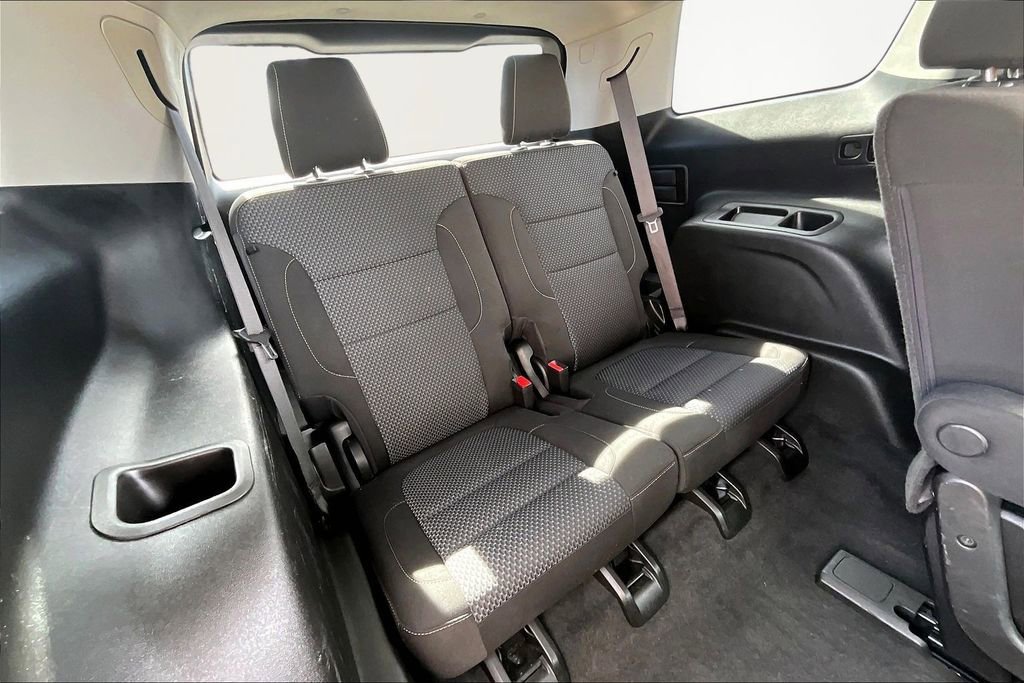 Used 2023 GMC Acadia SLE image 28