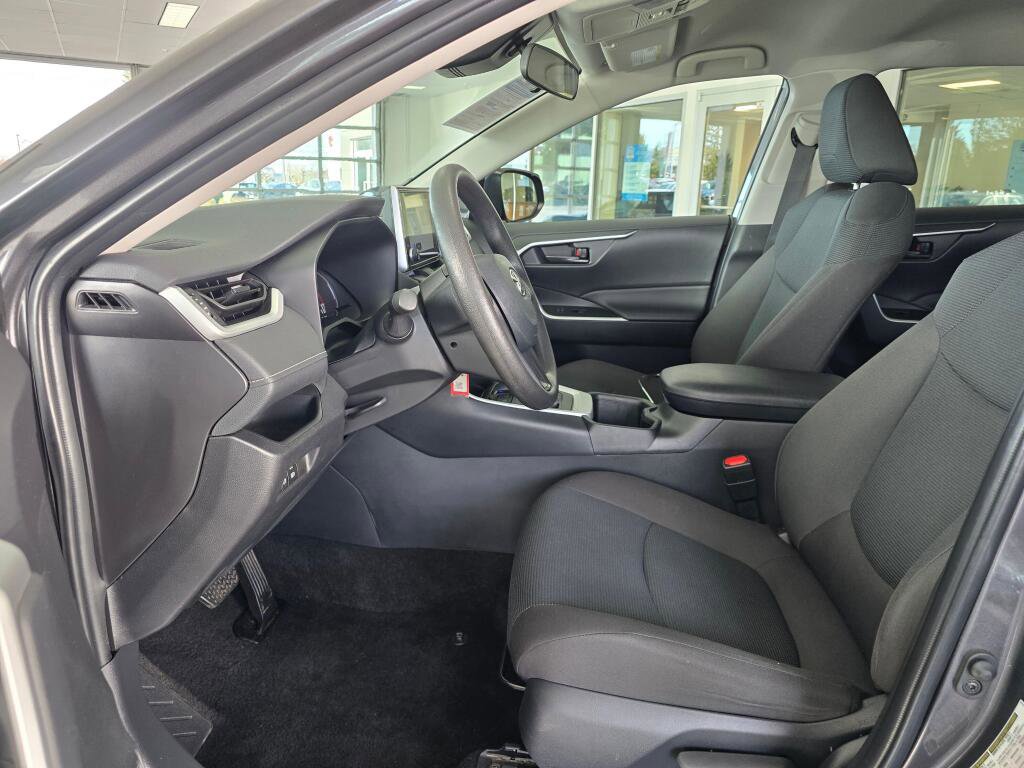 Used 2025 Toyota RAV4 LE image 21