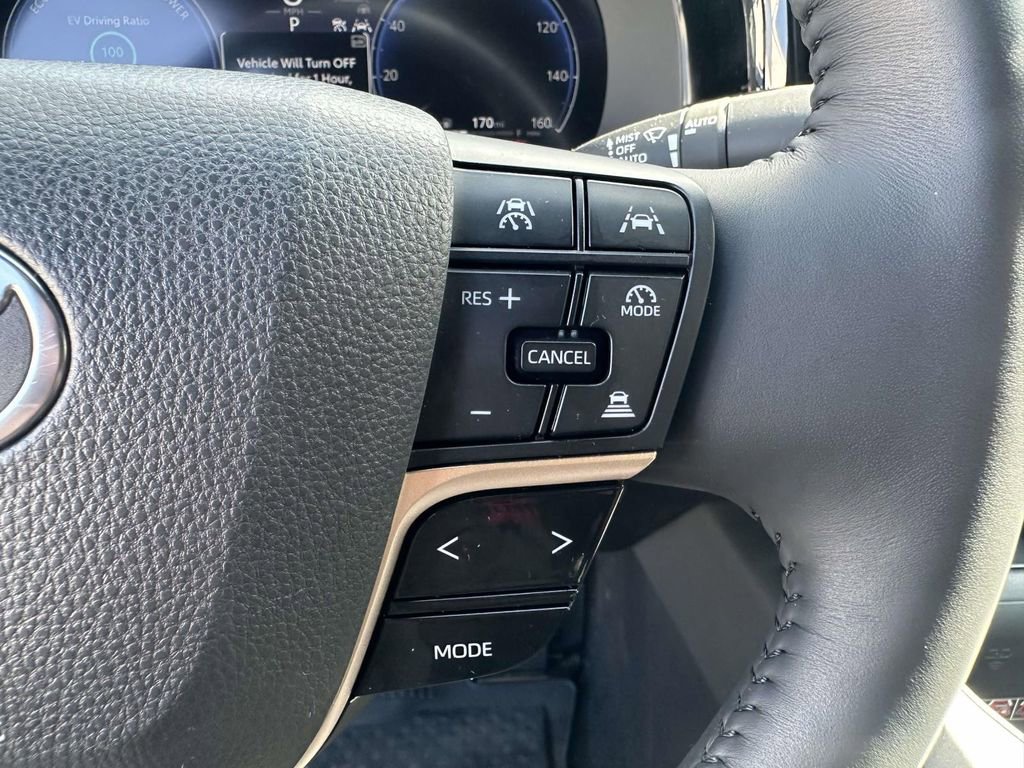 Used 2023 Toyota Crown Limited image 35