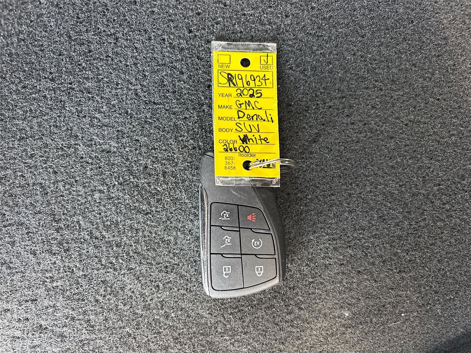 Used 2025 GMC Yukon Denali RWD image 39