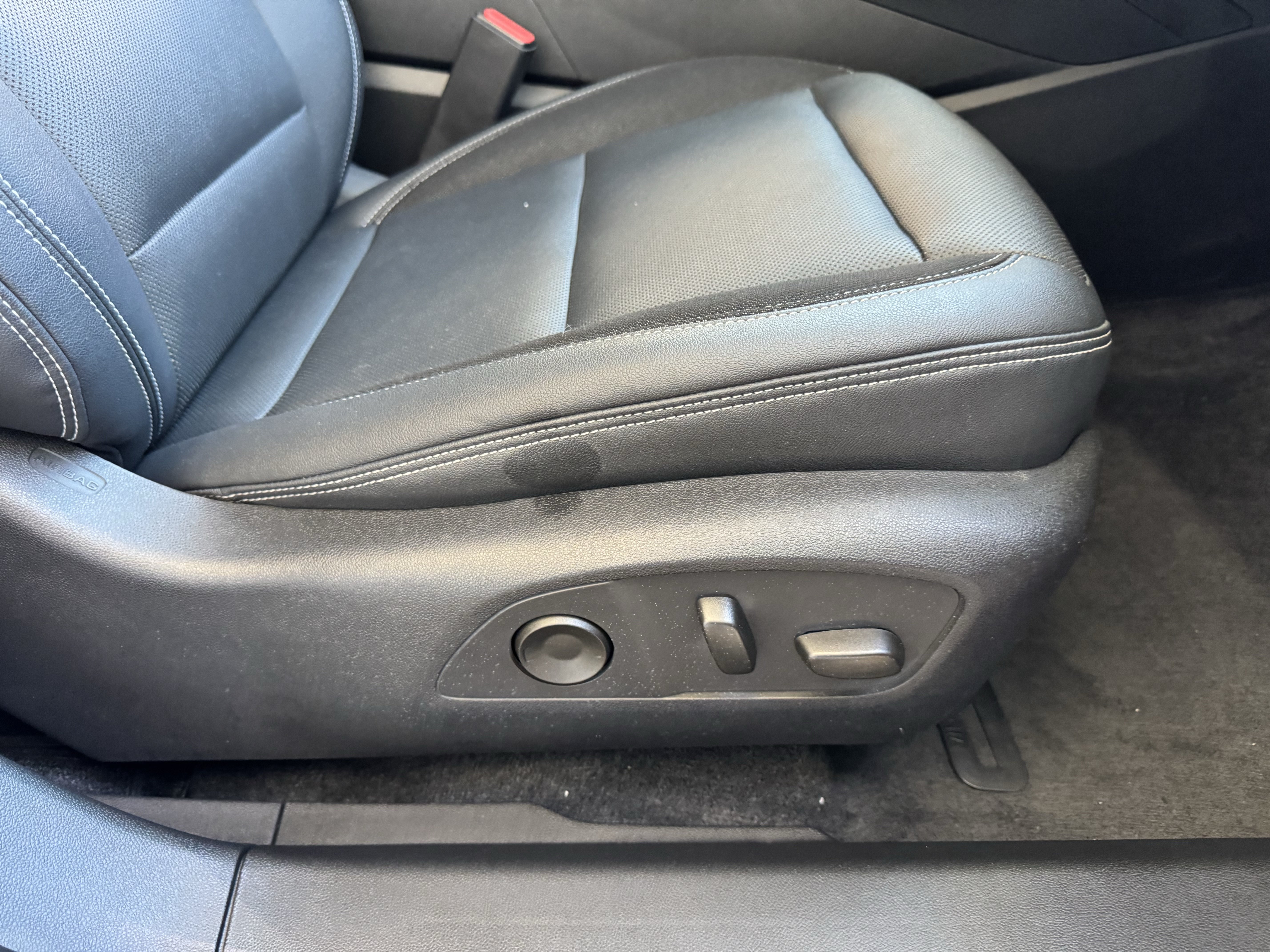 Used 2024 Chevrolet Blazer EV LT AWD/4WD image 25