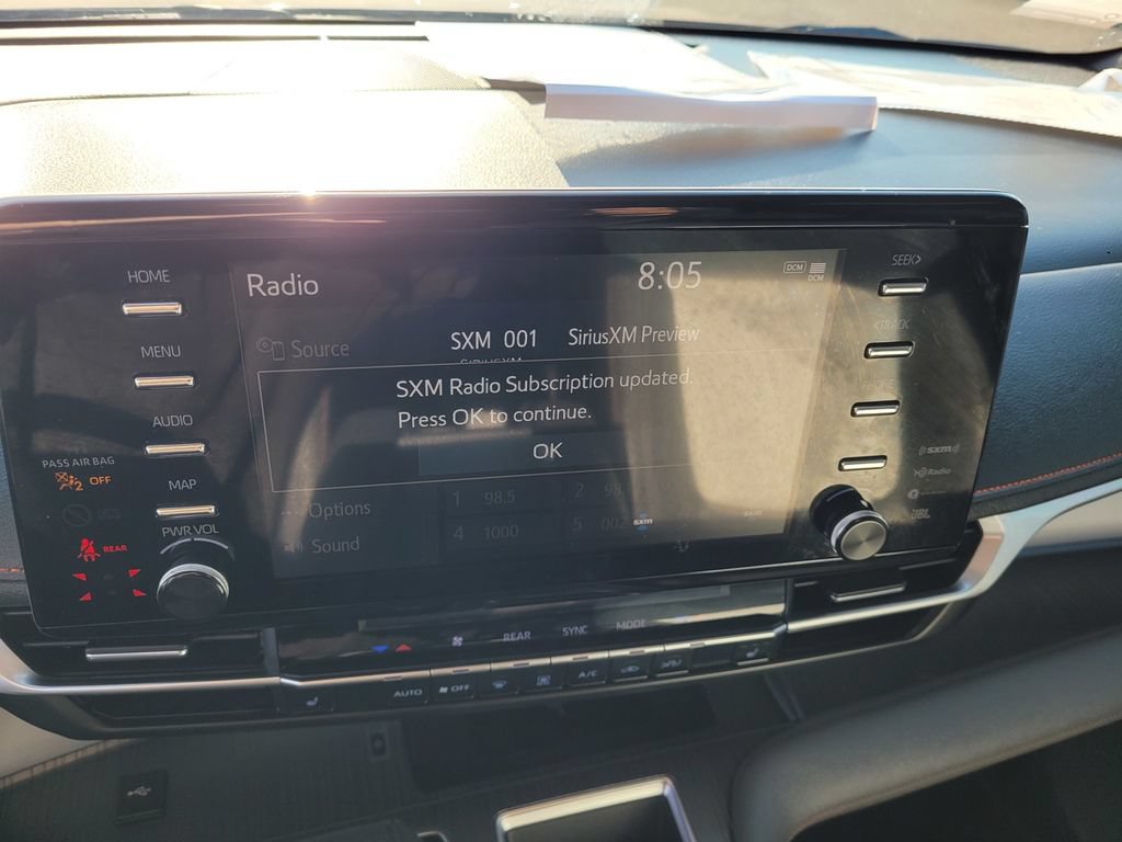 Used 2022 Toyota Sienna XSE w/ XSE Plus Package AWD/4WD image 15