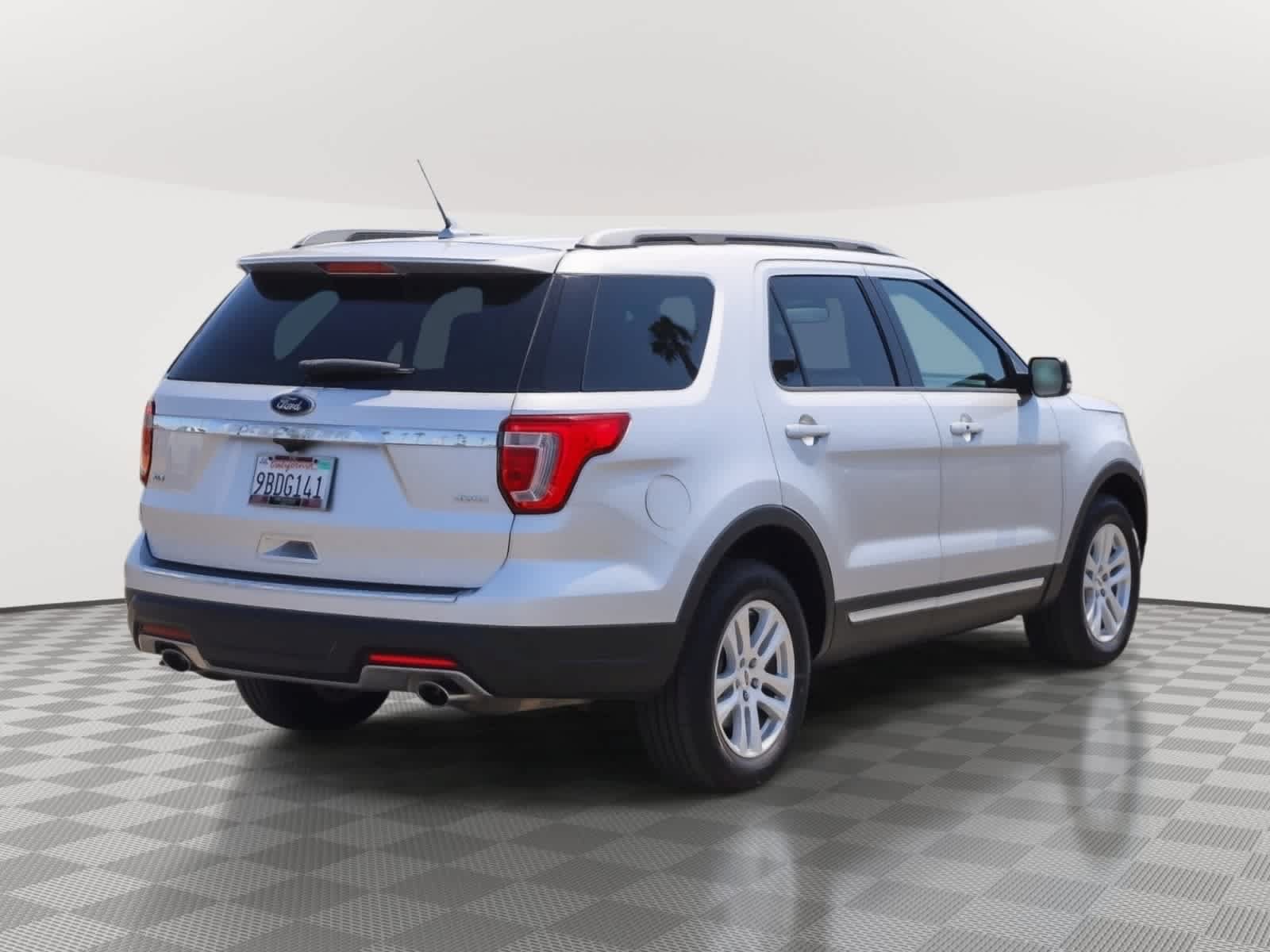 Used 2018 Ford Explorer XLT w/ Equipment Group 201A AWD/4WD image 7