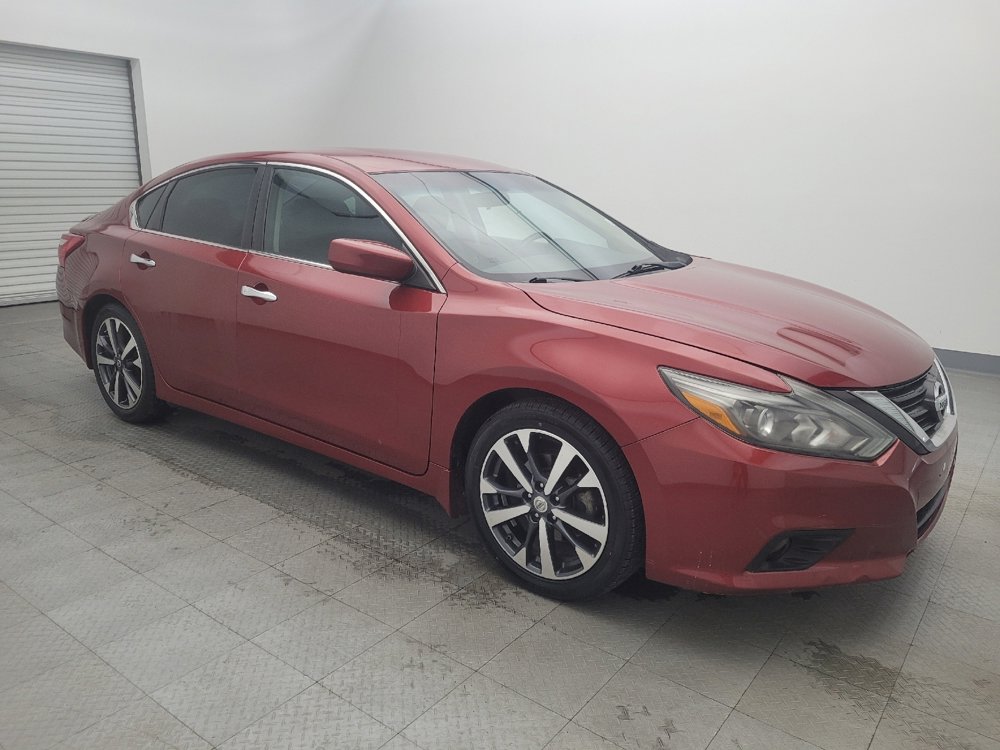 Used 2016 Nissan Altima 2.5 SR w/ Interior Lighting Package image 11
