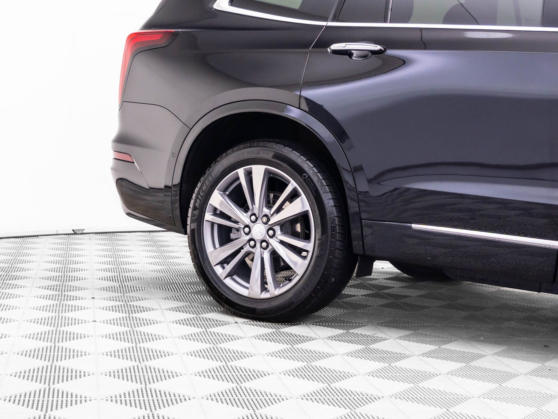 Certified 2025 Cadillac XT6 Premium Luxury w/ Platinum Package image 34