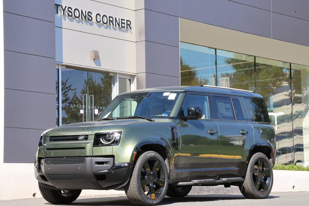 New 2026 Land Rover Defender 110 X-Dynamic SE AWD/4WD image 1