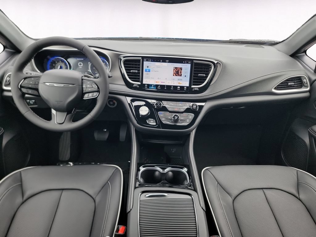 New 2027 Chrysler Pacifica Limited FWD image 10